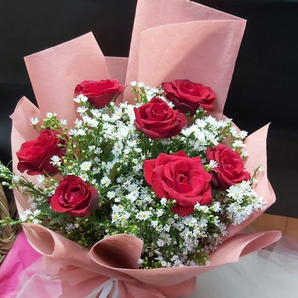 red roses with baby's breath