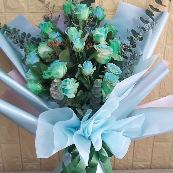 12 pcs roses with teal color